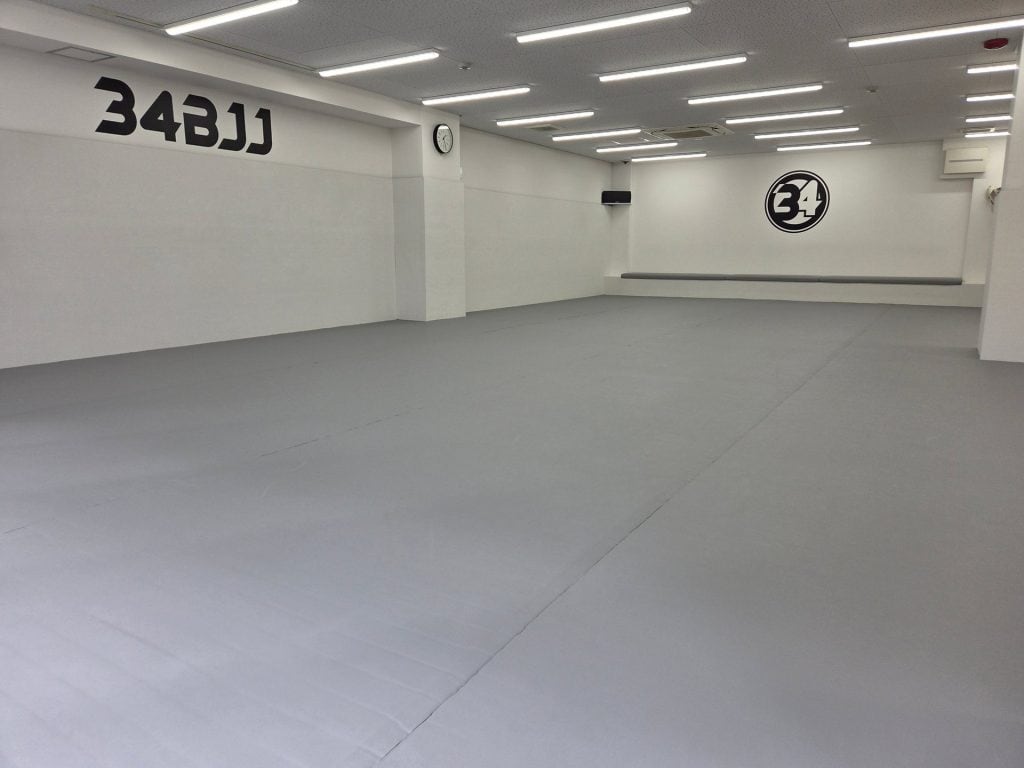 大阪・寝屋川のブラジリアン柔術道場34BJJの77㎡のマットスペース